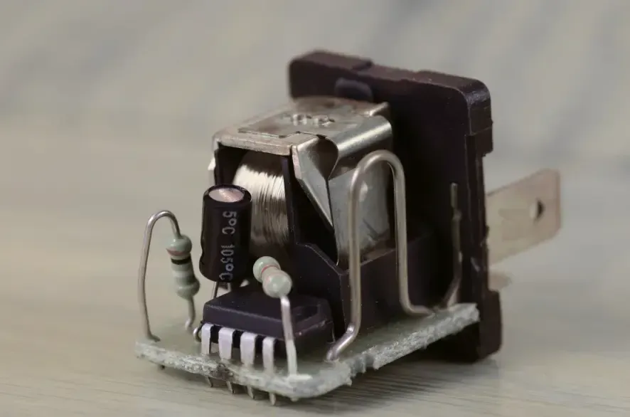 How Does a Relay Work