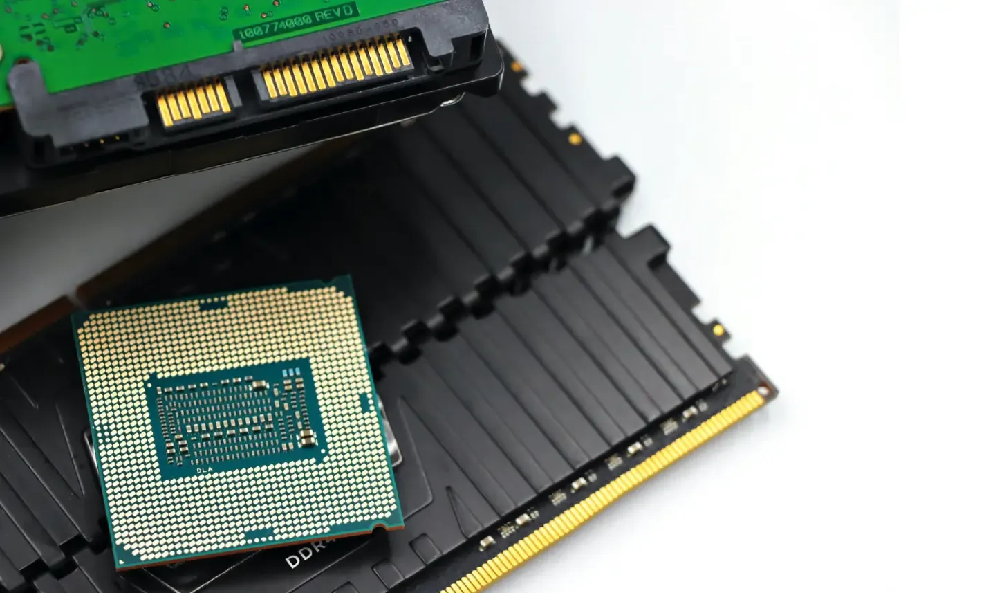DDR5 vs HBM